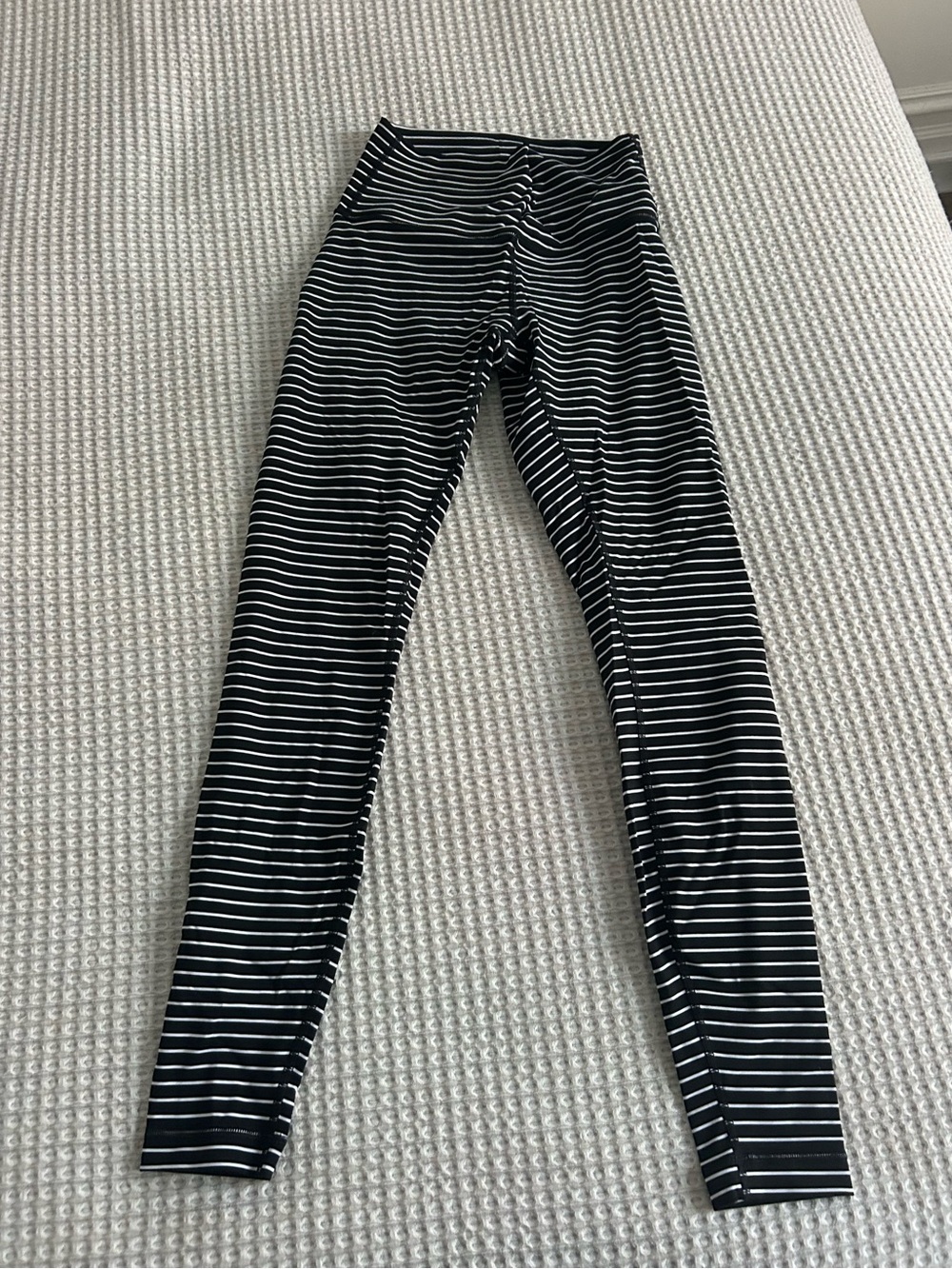 Lululemon wunder under Luxtreme striped leggings size 6